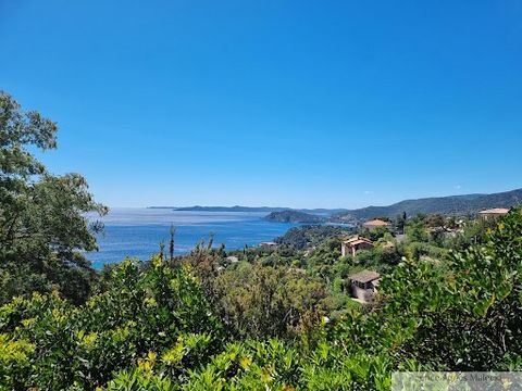 Exclusivity AGENCE AGNES MALECKI - Villa above the RAYOL CANADEL Village and its SOUTH WEST exposure, living space 140m2 UB zone and its landscaped land of 2,200m2 where you can carry out a very nice renovation project facing a MAGNIFICENT VIEW SEA 1...