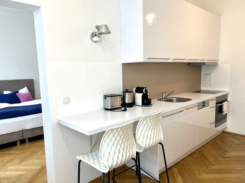 Move in and relax! Spend your time in Vienna in this high-quality renovated, exceptional old building apartment with traditional Viennese charm. The apartment, located on the 1st floor, has a courtyard-facing bedroom with a comfortable hotel-quality ...