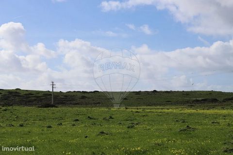 Land for sale in Vila do Bispo, Pontais. Land 5 minutes from Vila do Bispo, very close to Barranco Beach, still with sea views. With good access 3 minutes from Lidl. Good investment derived from the location. Land for sale in Vila do Bispo, Pontais. ...
