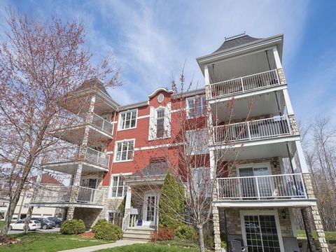 Magnificent two bedroom Condo unit, all wood strips or ceramic floors, nice functional kitchen, large sheltered front patio facing South, two parking spaces, great location at the end of a runabout street, no neighbors in the back, at walking distanc...