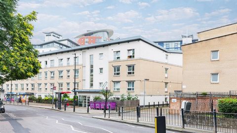 We offer a well-presented one-bedroom apartment in Windmill House, Westferry Road, Isle of Dogs E14. This stylishly presented property offers a good-sized living space with abundant light and a separate modern kitchen. This apartment benefits from a ...