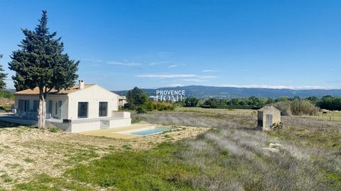 Provence Home, the real estate agency of the Luberon, is offering for sale this charming single-story house, recently renovated with care, located in the countryside near the village of Maubec. Offering approximately 140 sqm of living space, this pro...