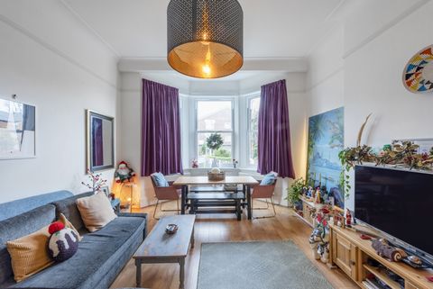 The most AMAZING and WONDERFULLY SPACIOUS one bedroom flat situated within this handsome period house on Worple Road in WIMBLEDON. Occupying the entire raised ground floor of this period house this stunning flat of 742 sq. feet is presented in excell...