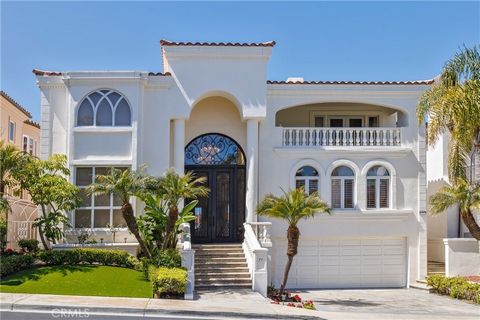 Nestled within the exclusive Ritz Cove community, 77 Ritz Cove is a stunning residence boasting five ensuite bedrooms and 5,821 square feet of expansive, light-filled spaces. Updated and remodeled, this home exudes elegance and comfort. The heart of ...