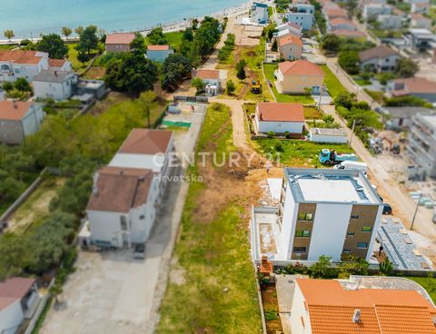 VIR, CENTER, LUXURIOUS NEW BUILDING, BUILDING WITH 3 APARTMENTS, NEAR THE BEACH, SEA VIEW   An apartment for sale in a new building located on the ground floor of a residential building with 3 apartments, one apartment on each floor. The apartments a...