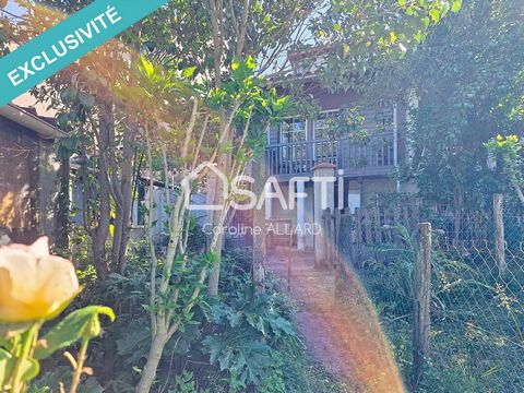 In the centre of SAMATAN, this pretty renovated house comprises a bright living room, kitchen, 2 bedrooms, bathroom, shower room, wc and basement. It has a courtyard and a pretty garden with an outbuilding. All amenities are within walking distance.