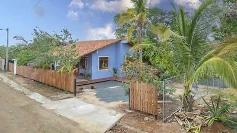 Nestled within a picturesque garden landscape of Pedasi, this charming garden bungalow is tailor-made for artists, gardeners, bohemians, and creatives. Newly built, this two-bedroom, two-bath home is located just on the outskirts of Pedasi, very clos...