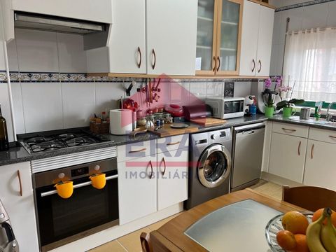 2 bedroom apartment located just a few steps from the beach. Comprising two bedrooms with wardrobes, living room, pantry, semi-equipped kitchen and a bathroom. Parking space for one car and storage room in the attic. Balcony with sea view. Good acces...