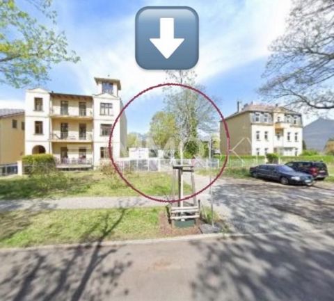 Are you looking for your perfect investment? As a developer for your latest project? Or as a family for your townhouse with a garden in a chic design? This beautiful plot of land in a premium location in the popular Berlin-Friedrichshagen is now for ...