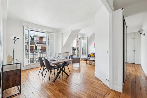 Immerse yourself in Parisian elegance with this charming flat in the heart of the 15th arrondissement, just a stone's throw from the magnificent Parc Georges Brassens, offering the perfect balance between leafy tranquillity and city bustle. Perched o...