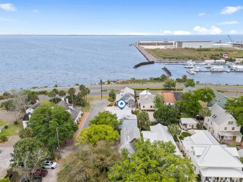 Welcome to your charming slice of history in the heart of Pensacola's Historic District! Nestled just across from the iconic Barkley House, this cottage-style home boasting unobstructed views of the picturesque Pensacola Bay, offers a timeless blend ...