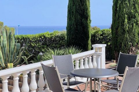 Nice apartment for 4 persons in Villa Etoile d'Esterel, at walking distance to the sandy beaches with shared pool.
