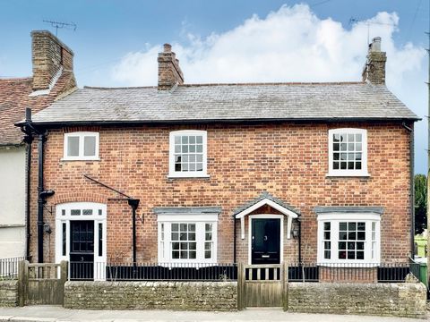 A charming 17th Century three bedroom character cottage situated in the picturesque Hertfordshire village with views across St. Leonard's Church, offered for sale with no onward chain. Located in the heart of the popular Hertfordshire village of Flam...