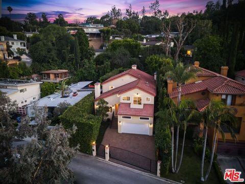 HOLLYWOOD HILLS VIEW HOME. You are going to love this stunning, gated, extremely private Hollywood Hills view home! This turnkey 4BR+4BA gem, with sweeping views of the hills, Valley, and Universal City/Studios, boasts 3,571 ft (apx), vaulted ceiling...
