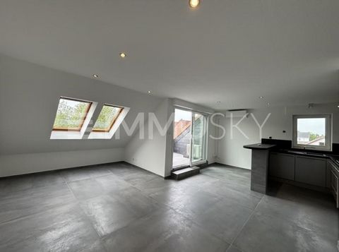 This exclusive attic apartment in Riet offers modern living comfort and well thought-out furnishings on 51 m². With two rooms on the second floor, it is perfect for singles, couples or investors looking for an attractive property. The year of constru...