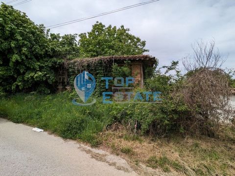 Top Estate Real Estate offers you an old one-storey house in the village of Mindya, located 19 km from the town of Gorna Oryahovitsa and 23 km from the town of Veliko Tarnovo. The property is located on an asphalt street near the center of the villag...