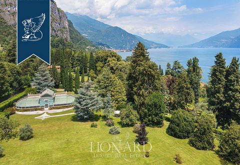 Lussuosa dimora d'epoca in vendita ai piedi del Lago di Como nell'esclusiva località di Griante, di fronte alla nota località di Bellagio, con le Grigne sullo sfondo. Inserita nella splendida cornice di un parco privato di un ettaro mq, ris...