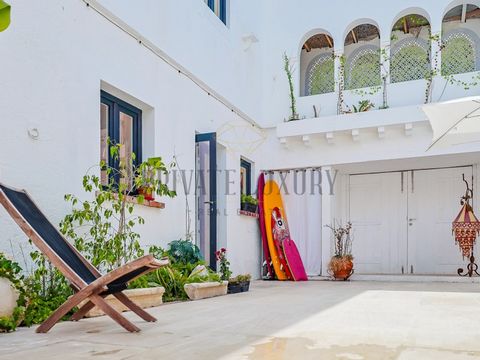 Fantastic charming villa, with great sun exposure, is located in a quiet street in the centre of Costa da Caparica, a few meters from the wonderful Atlantic beaches. Fully restored in very good condition. Property with unique characteristics due to i...