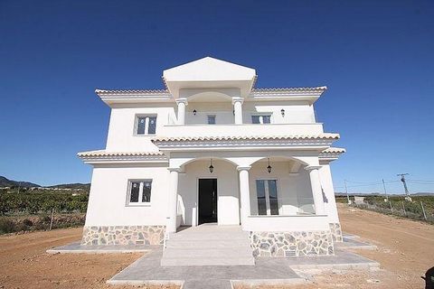 Villa mit 4 Schlafzimmern in ländlicher Umgebung in Pinoso. Neubau-Chalets mit 4 Schlafzimmern in Pinoso, in ländlicher Umgebung. Sie können den Stil des Hauses wählen: ein traditionelles mediterranes Haus oder ein Haus mit moderner Ausstattung. Alle...