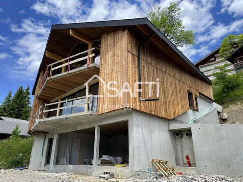In the heart of the Portes du Soleil ski area, in the town of Châtel, sunny Taude sector, magnificent chalet with high-end services including: At level 0: - 1 entrance with changing rooms - 1 storage space - 1 ski room - 1 cellar - 1 garage of 42m2 -...