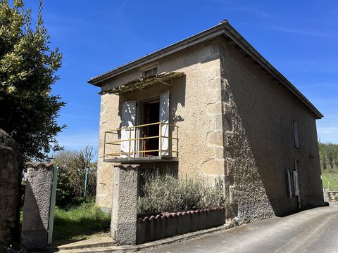 A deux pas du Lac du Tolerme, cette maison de village fera le bonheur de tous les amoureux du calme et de la nature. Avec son petit jardin dit 