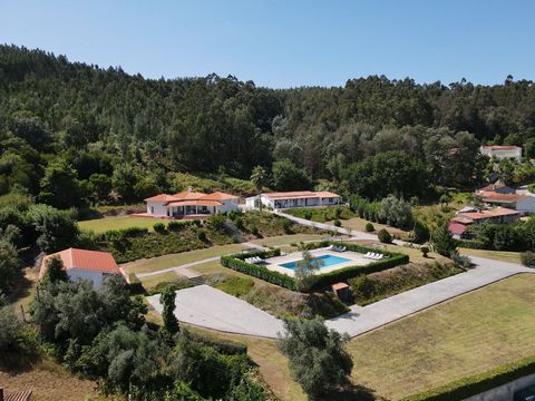 Vrijstaande bungalow met 3 slaapkamers + bungalow met 2 slaapkamers met bijgebouw, zwembad, terras, tuin en panoramisch uitzicht op een unieke locatie op 5 minuten van de stad Vila Nova de Poiares, 10 minuten van rivierstranden, 20 minuten van de sta...