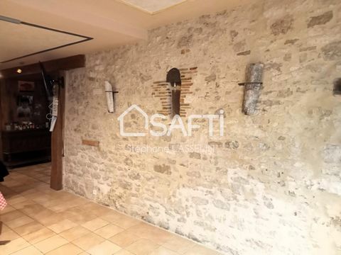 Lasselin Stéphane advisor Safti offers for sale located in the charming town of Souillac (46200), this 310m² stone house which offers a peaceful living environment close to public transport, schools, high school, college and 'a nursery. Its authentic...