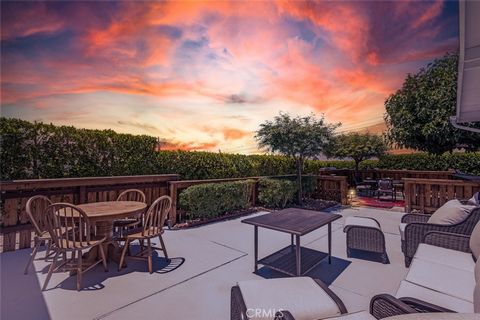 Welcome to your own piece of paradise nestled against the breathtaking backdrop of Palm Springs' majestic mountains and valleys. This meticulously maintained 1970s gem boasts 2 bedrooms, 2 bathrooms, and 1,245 square feet of eclectic charm on an expa...