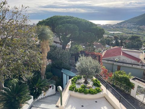 Die Villa mit Meerblick kann komplett möbliert für 1.100.000 gekauft werden,-- In der Nähe von Loano in Borghetto Santo Spirito haben wir diese schöne Villa zum Verkauf 297 m², Anwesen befindet sich im 