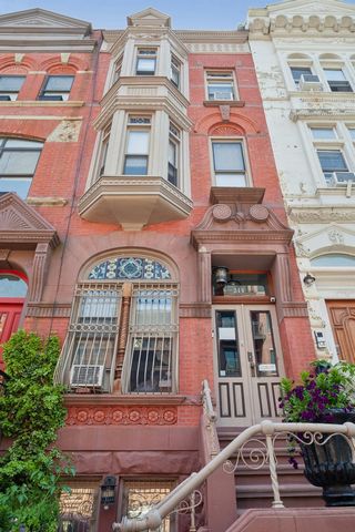 This meticulously restored Victorian-era brownstone is absolutely enchanting. Rich with pre-war detail, every floor has its own 'wow