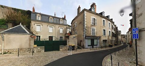 Très bien situé dans le quartier historique de Blois à proximité des quais de la Loire, Youssef BEN SLIMAN vous invite à découvrir ce magnifique immeuble composé de 4 appartements de Type T2. Actuellement, les 4 lots sont loués en bail meublé. avec u...