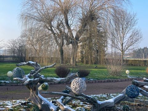 Bienvenue à La Bâtisse ! Propriété de caractère du début du XIXème siècle située dans la campagne costelloise, proche de toutes les commodités et à 15 min de l'accès autoroutier. Proche de l'axe Roanne/Lyon Retrouvez cette propriété de charme au sein...