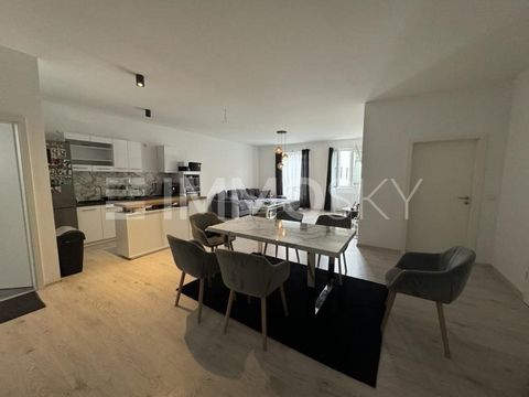 For sale is a freshly renovated 4-room apartment with a generous living area of 125 square meters. This apartment is part of a recently completed renovation project that was completed in July 2023. From floor to ceiling, everything has been redesigne...