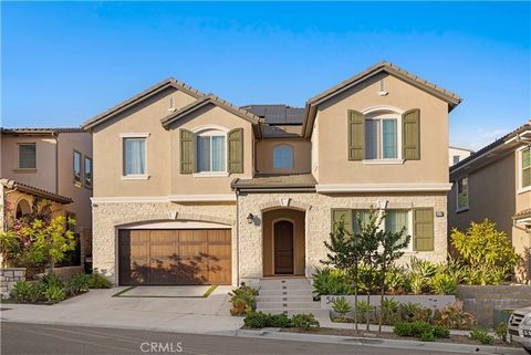 Highly upgraded modern home in The Oaks at Portola Hills. This beautiful home is an open concept that represents modern Californian living. This floorplan boasts 4 generously sized bedrooms, an upstairs loft, 4 1/2 baths, and a 2-car garage. The prim...