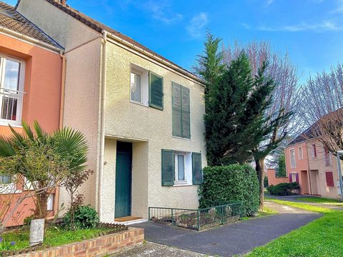 Située à Montigny-lès-Cormeilles (95370), cette maison offre un cadre de vie agréable dans une ville dynamique, proche des écoles et transports en commun (Transilien ligne H et RER C). À l'extérieur, cette propriété dispose d'une terrasse sans vis-à-...