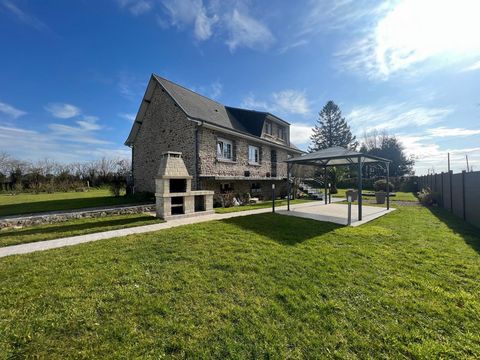 QUETTETOT, cette maison en pierre, construite en 1973, ses atouts un immense terrain sur lequel se trouve un hangar de 150m2, ainsi qu’une maison sur sous sol avec 5 chambres, grenier et un grand sous sol sur terrain de 3680m2 Au rdc surélevé, une en...