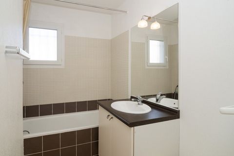 Les appartements adjacents sont spacieux et bien soignés et parfois pourvus d'un étage. Les maisons disposent d'une terrasse ou d'une loggia et d'un grand jardin avec mobilier. L'appartement deux chambres (FR-02220-01) est adapté à un maximum de quat...