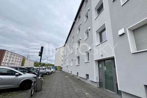 +++Bitte haben Sie Verständnis, dass wir nur Anfragen mit VOLLSTÄNDIGEN persönlichen Angaben (komplette Anschrift, Rufnummer und E-Mail) beantworten werden+++ Diese kernsanierte 4-Zimmer-Wohnung im 3. Obergeschoss eines gepflegten Mehrfamilienhauses ...