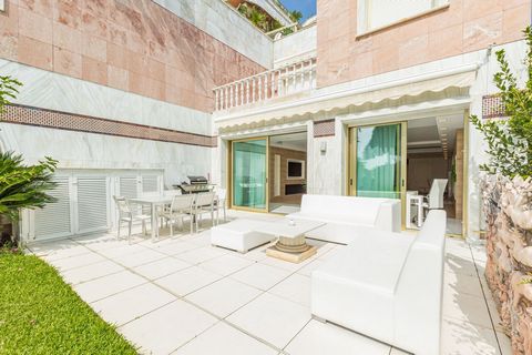 OUR EXCLUSIVE! Location Location Location! The perfect property in the heart of the famous Puerto Banus directly on the beach. A frontline beach property with 3 bedrooms and 4 bathrooms. The duplex ground floor apartment features an impressive palace...
