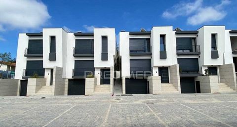 Moradias V4, com possibilidade para  V3, nas Marinhas, Esposende. Emprendimento NOVO, com piscina comum; Construção de qualidade, com acabamentos de qualidade superior. Privilegiando da excelente localização, com muita proximidade á praia , zonas de ...