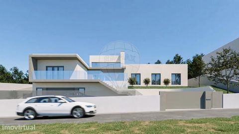 Moradia T4 de luxo em Ventosa, Torres Vedras com vista para vinha.   Apresentamos esta exclusiva moradia T4 térrea, em fase de construção, situada em Torres Vedras, que combina elegância, conforto e acabamentos de excelência.   Localizada numa área p...