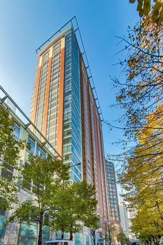 Bring your contractor and your ideas to this spacious corner residence at RiverView Condominiums, perfectly situated along the picturesque Chicago River. Enjoy breathtaking southeast views of Lake Michigan, the Harbor, and the iconic Chicago River fr...