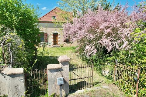 MAISON 180 M2, À FINIR DE RÉNOVER, TERRAIN ARBORÉ DE 2550 M2, PIÈCE DE VIE DE 50 M2, PLATEAU À AMÉNAGER DE 95 M2, DÉPENDANCES, 2 GARAGES, CHARPENTE/COUVERTURE DE L'HABITATION DE 2015, PUITS, CAVES