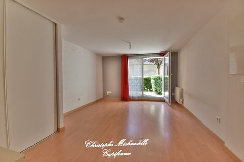 EXCLUSIVITE- CAPIFRANCE- Christophe Michaudelle vous propose : à MEAUX secteur recherché, toutes commodités à pied, studio 31 m² - espace cuisine aménagé