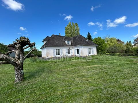 Maison à vendre 8 pièces THIVIERS (24), Dordogne, environ 8000m² de terrain, maison et gîtes