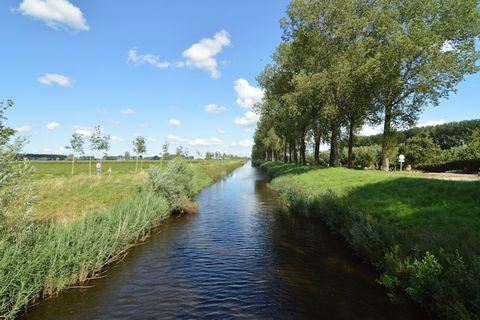 Te midden van alle kreken ligt dit prachtig ingerichte landhuis. Ideaal voor vakanties met het gezin en kinderen tot vier jaar. De omgeving biedt prachtige wandel- en fietsroutes, onder andere in natuurpark Het Zwin. Het landschap in Sint Laureins ke...