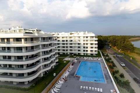 L'appartement est situé à Rogowo dans le bâtiment moderne Rogowo Pearl, à 150 mètres de la plage et à 20 mètres du lac Resko Przymorskie. Il y a un service de location de kayaks et de pédalos au bord du lac. Le prix comprend l'utilisation des install...