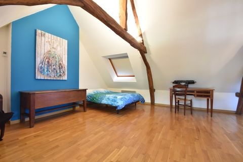 Escapade champêtre pleine de charme avec piscine et activités pour animaux de compagnie Nichée dans le paisible village de Chantenay-Saint-Imbert, cette authentique maison de vacances allie à la perfection charme rustique et confort moderne. Avec ses...