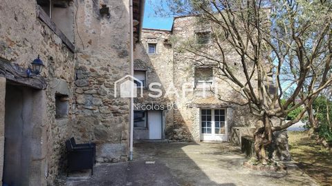 Maison de hameau avec dépendances et terrasse