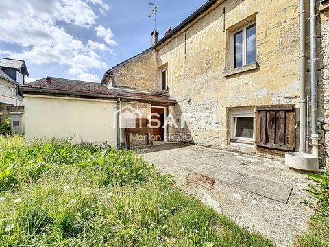 A VENDRE - MAISON DE VILLAGE AVEC GRANGE A AMENAGER - MONT NOTRE DAME